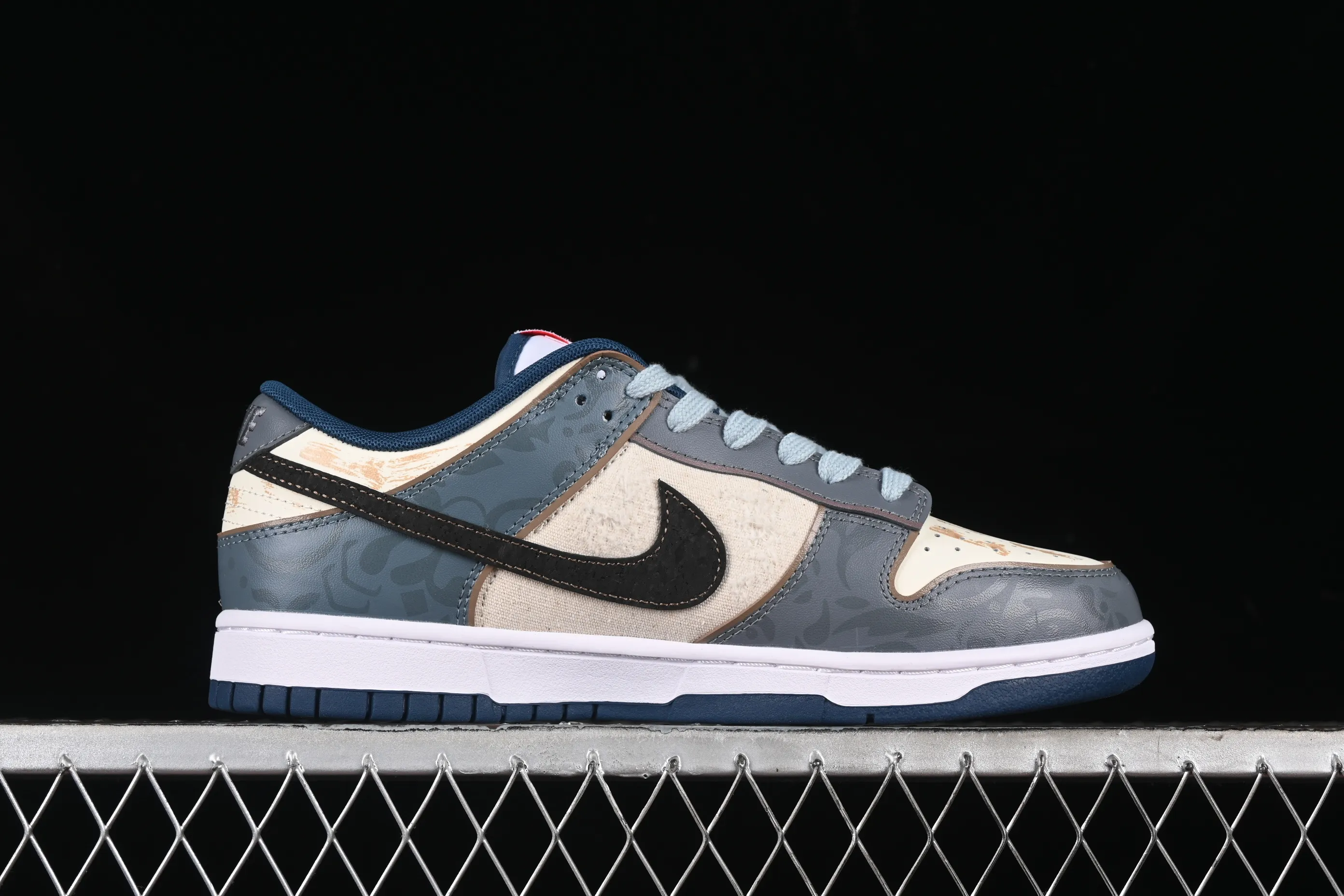 All Categories Nk SB Dunk Series Nk SB Dunk Low Low-top sneakers Nk Dunk Low Panda Prank Age of Sail Wave Search Beige Blue Black Low-top casual sneakers DD1391-400